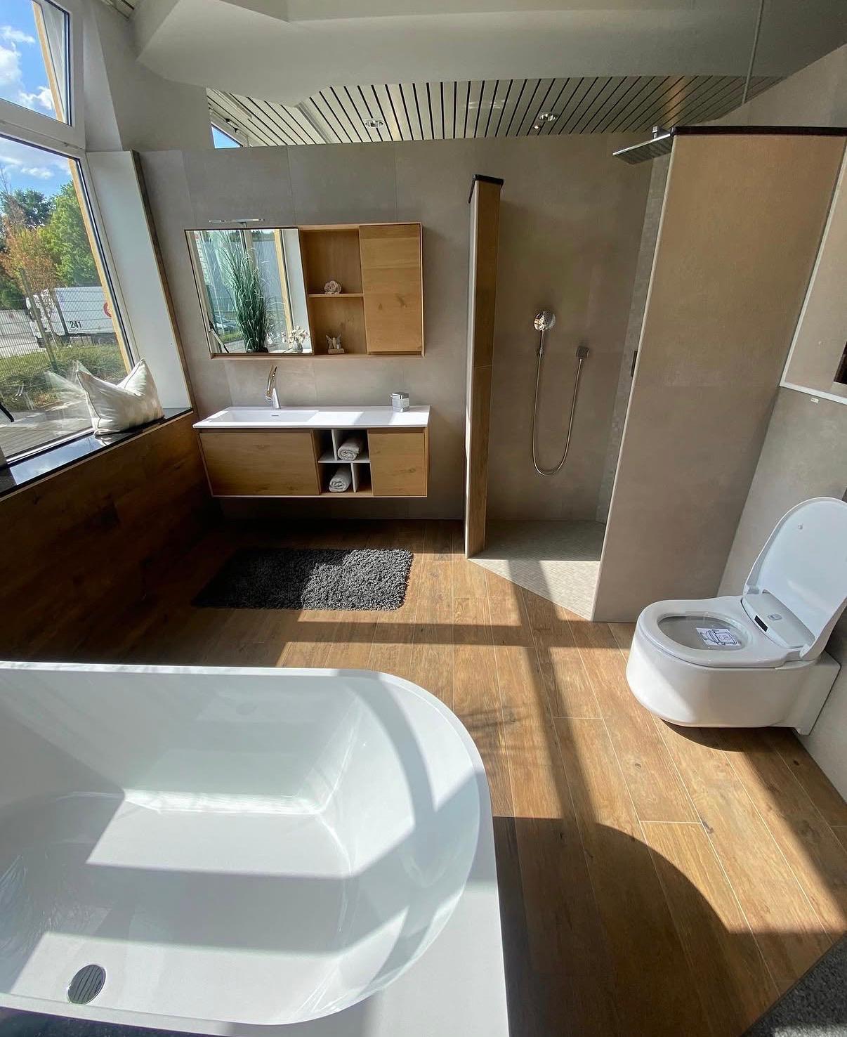 Badezimmer – alternative Perspektive, Fliesen und Ausstattung